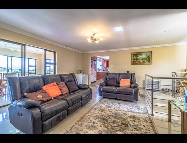 4 BEDROOM HOUSE FOR SALE IN OAKDENE